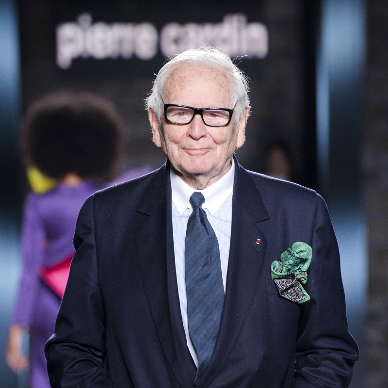Pierre Cardin criador de moda e perfumista.