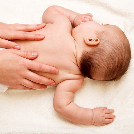 Porque é que é importante hidratar a pele do bebé?