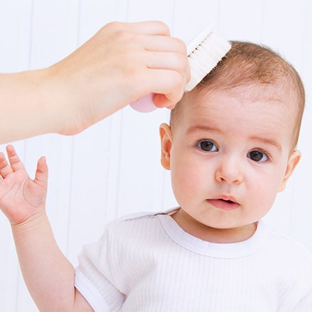 Como cuidar dos cabelos do bebé?